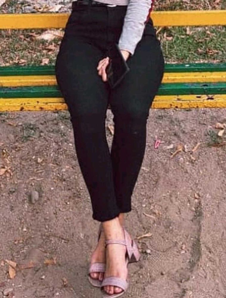 Stylish Black Skinny Jeans