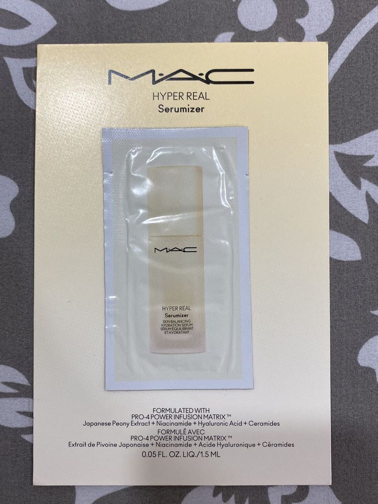 MAC Hyper Real Serumizer Sample