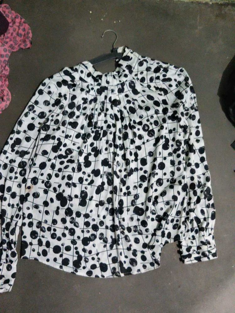 Stylish Black and White Patterned Top