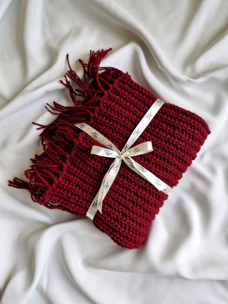 Crochet Mikasa's scarf / red scar