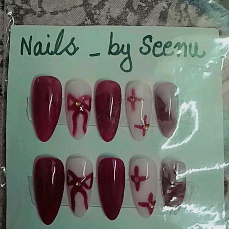 Reusable Press-On Nails ♥️