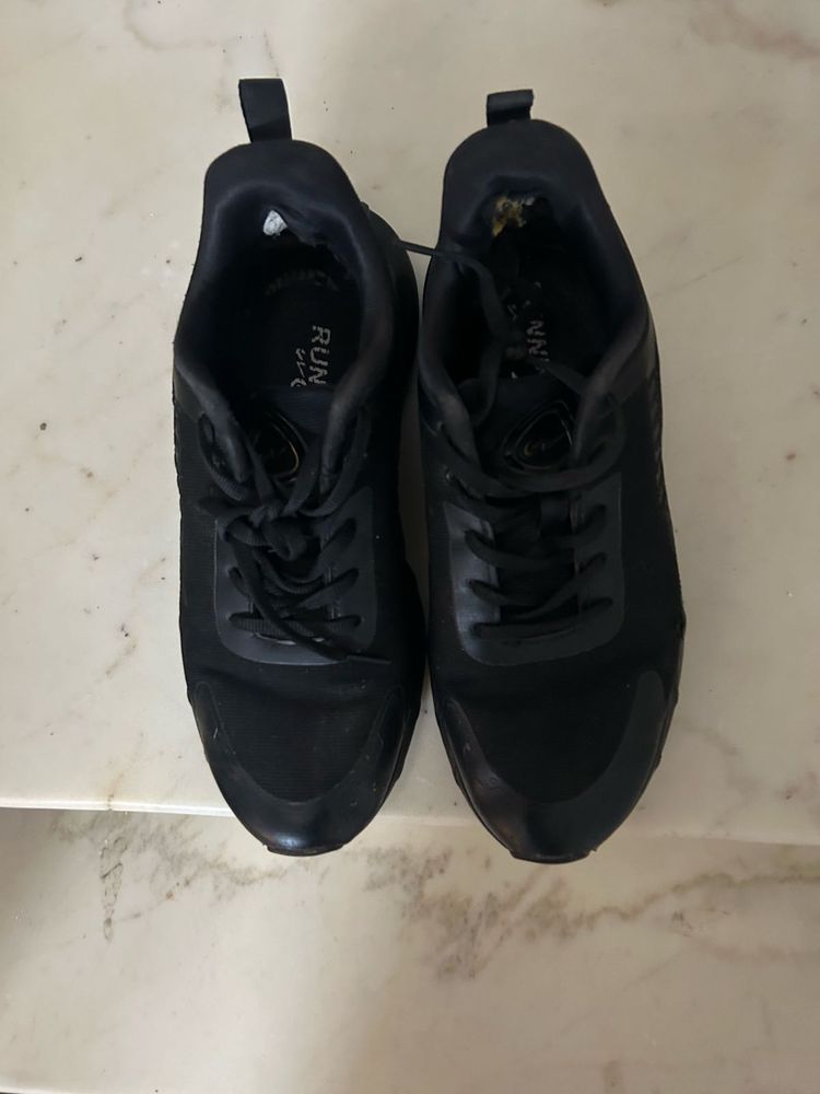 campus Black Sneakers