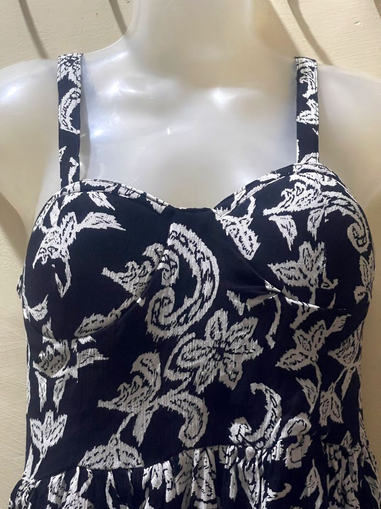 Stylish Black &amp; White Floral Dress