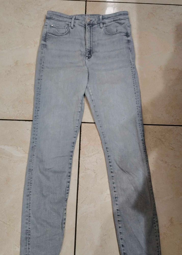 Light Wash High-Waisted Jeans