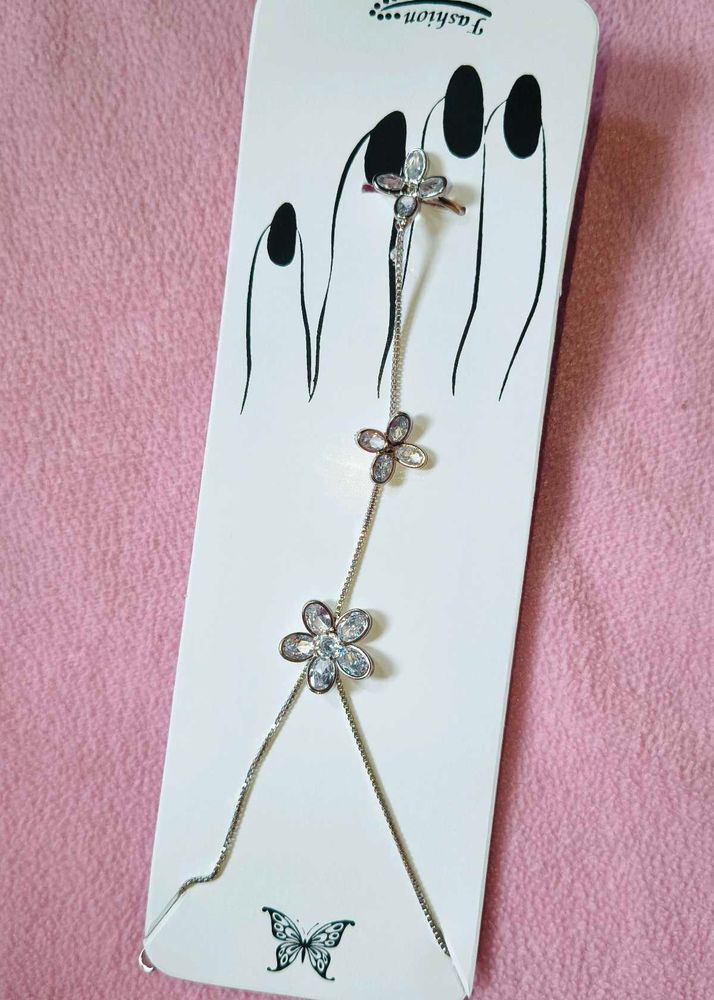 🆕Flower Charm Bracelet with Ring