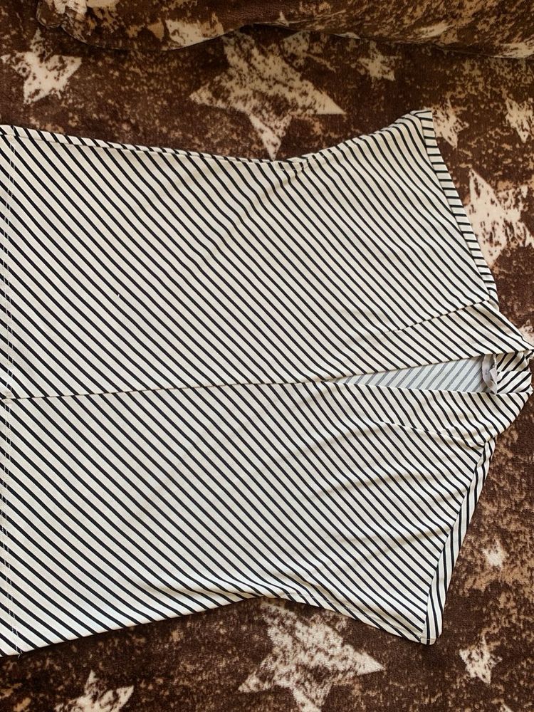 Striped v-shape top