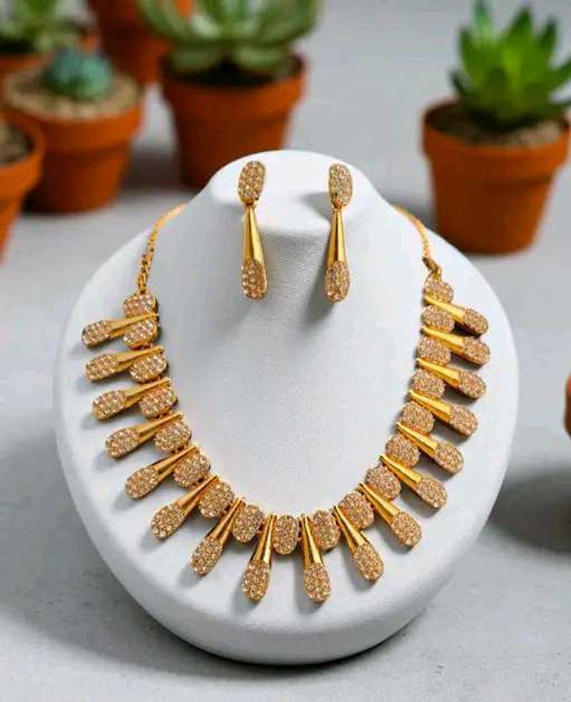 Elegant Graceful Gold Jewelry Set