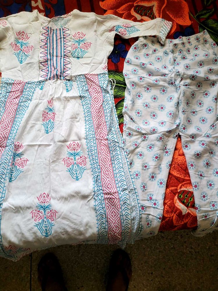 White Kurta Set with Floral Print