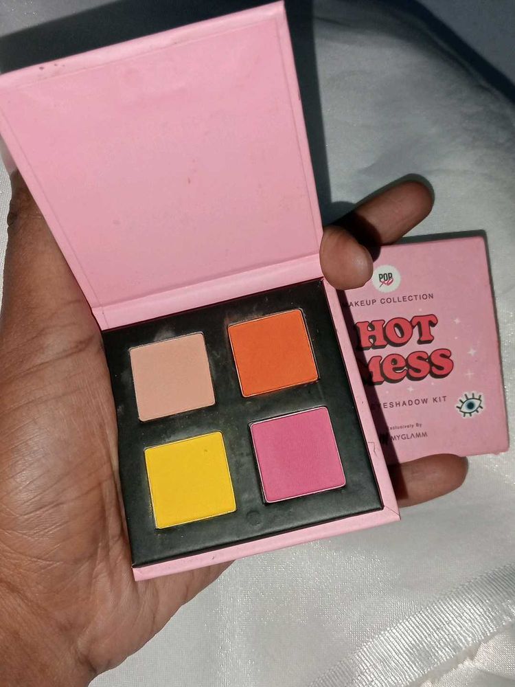 MyGlamm Hot Mess Eyeshadow
