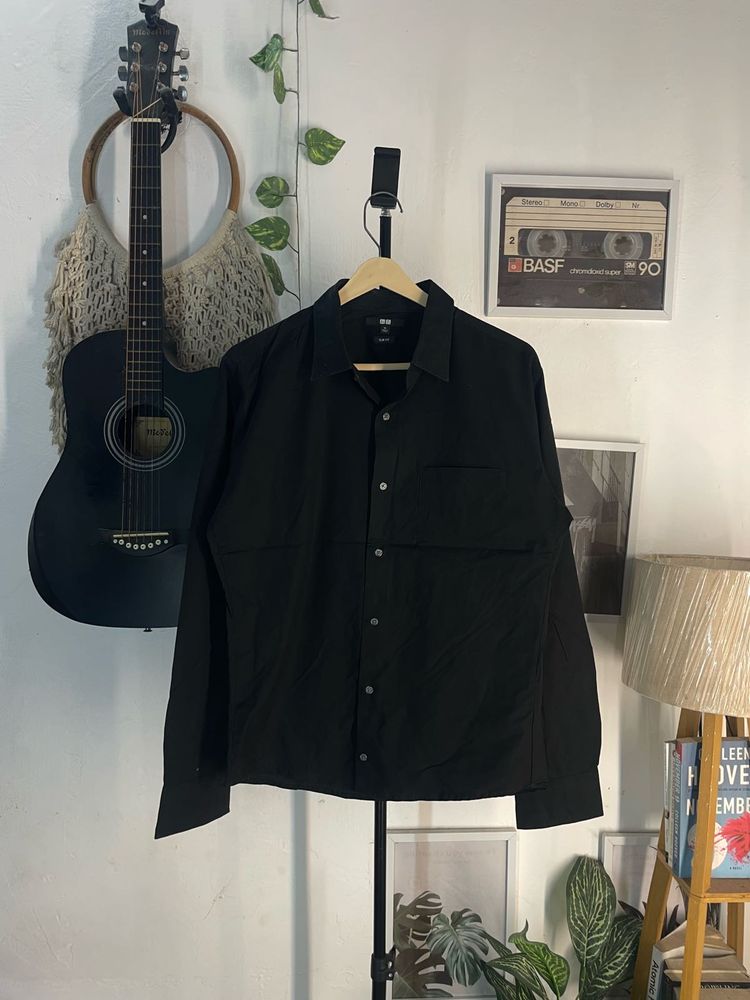 Uniqlo Classic Black Men's Button-Up Shirt