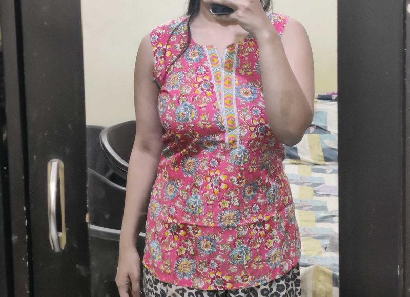 Pink Floral Print Sleeveless Kurta