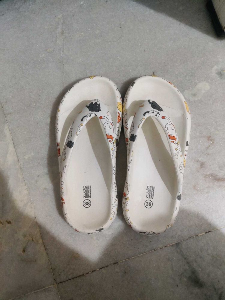 Zudio Cute Cat Print Flip Flops