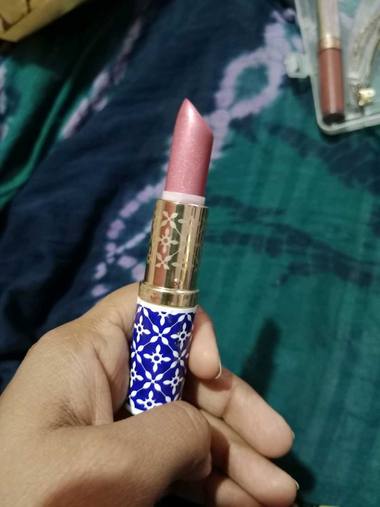 Elegant Lipstick - Floral Design