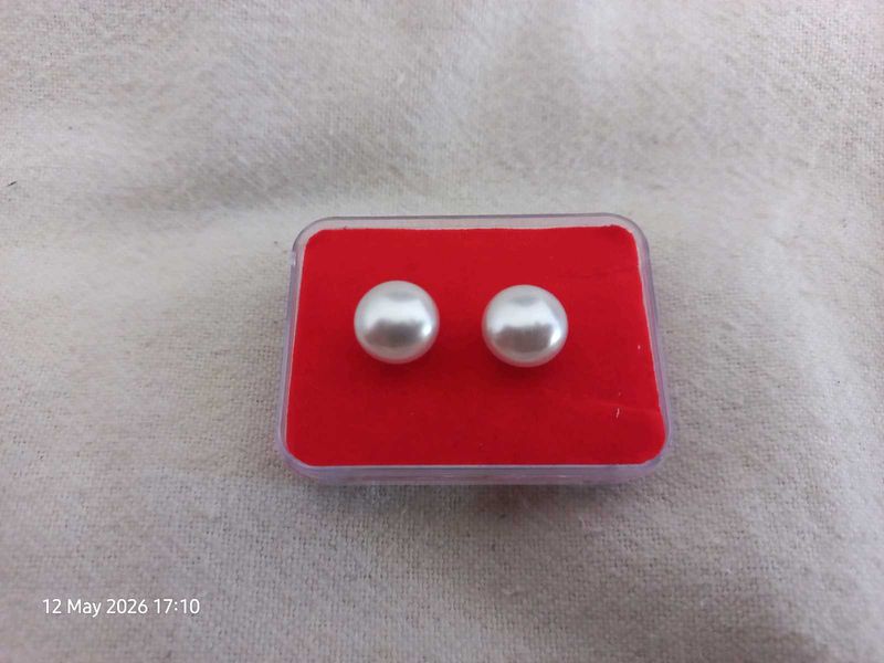 Elegant Pearl Like Stud Earrings