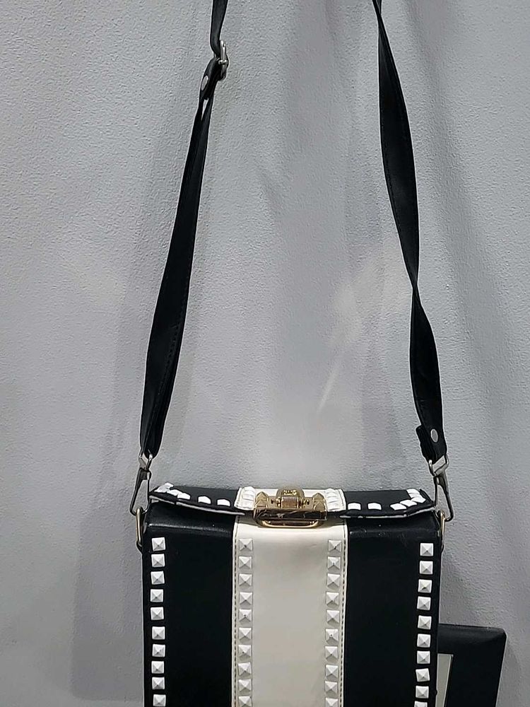 Stylish sling bag
