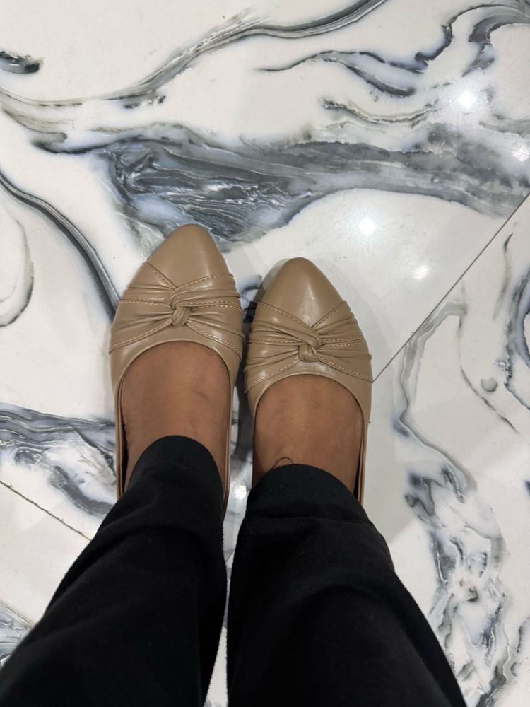 Nude synthetic leather flat bellies