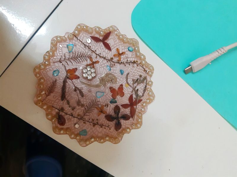 Combo Of Two Resin Tea Coaster With 1 Stand