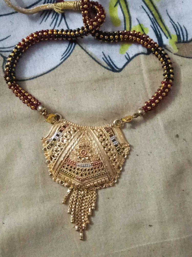 Gold Tone Beaded Necklace