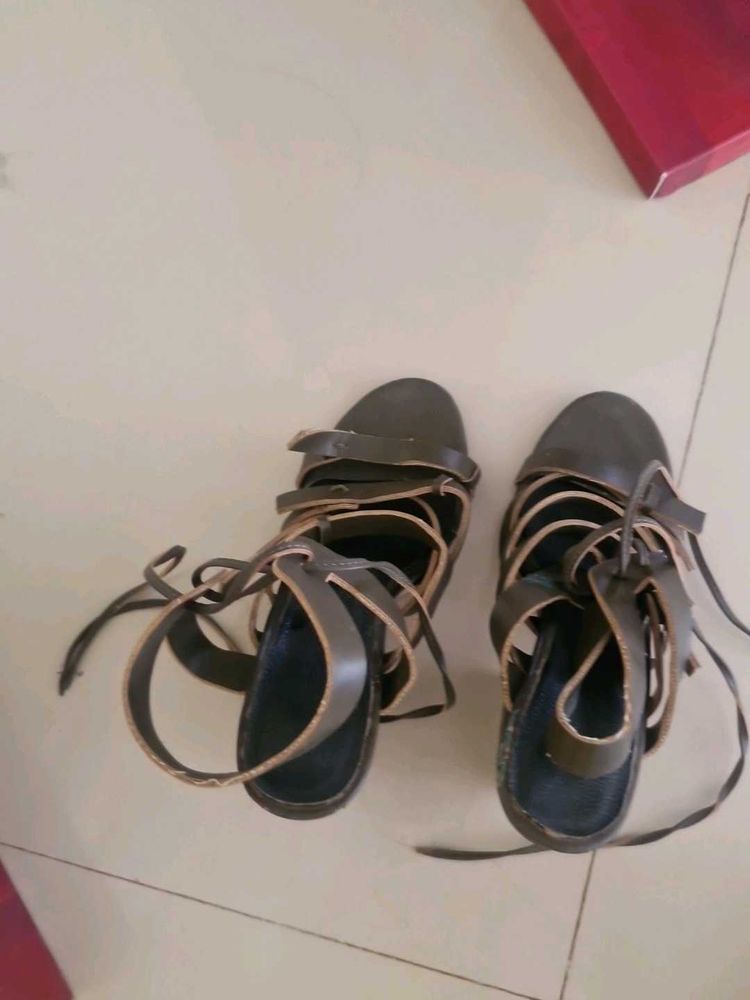 unique trendy heels