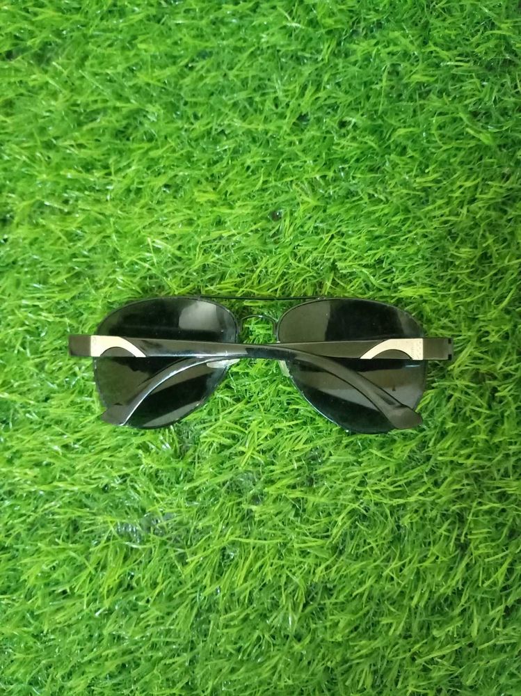 Stylish Black Aviator Sunglasses