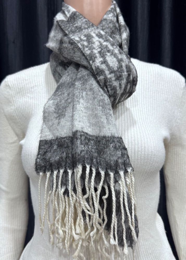 Stylish Gray &amp; White Scarf