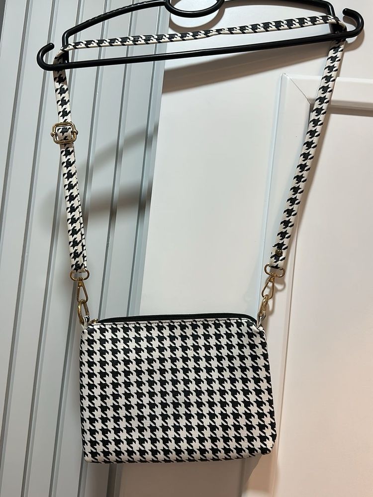 Chic Houndstooth Crossbody Bag