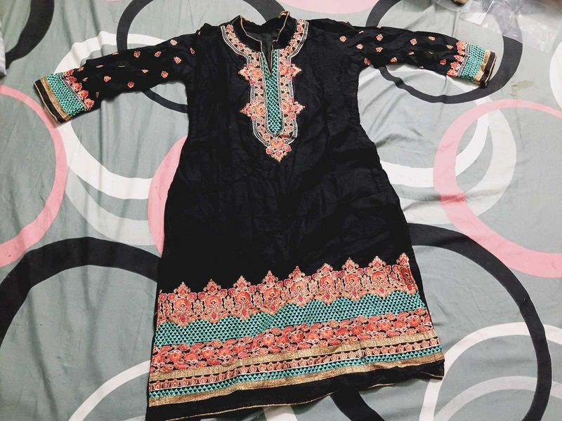 Black Embroidered Kurta
