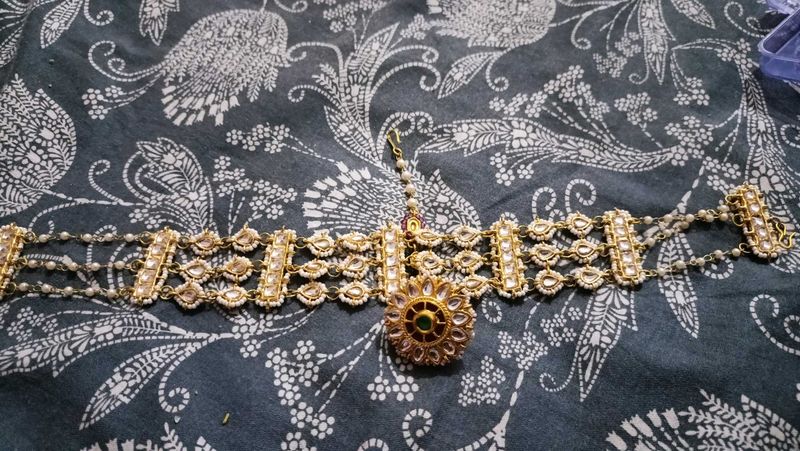 Elegant Maang Tikka Headpiece