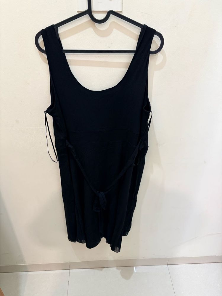 Black sleeveless maxi dress