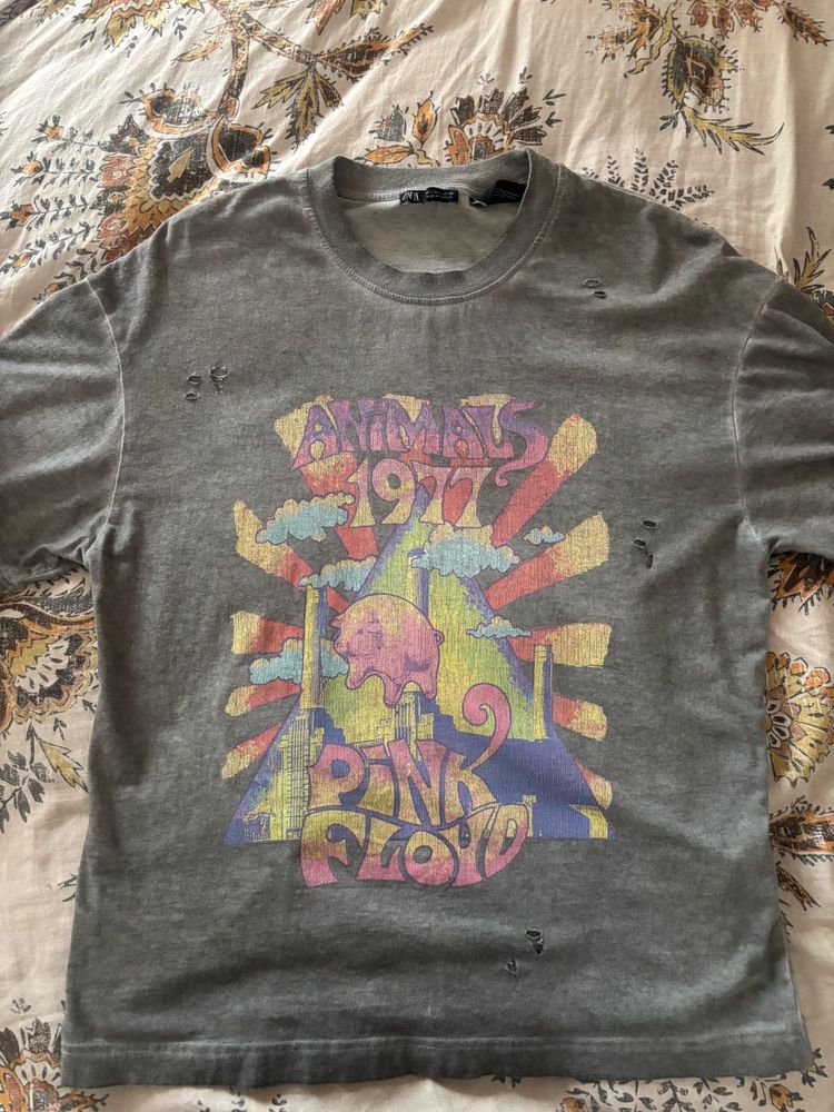 Pink Floyd "Animals 1977" Graphic Tee