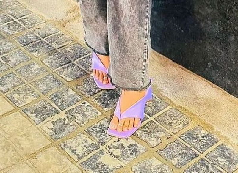 Stylish Lilac Thong Heels