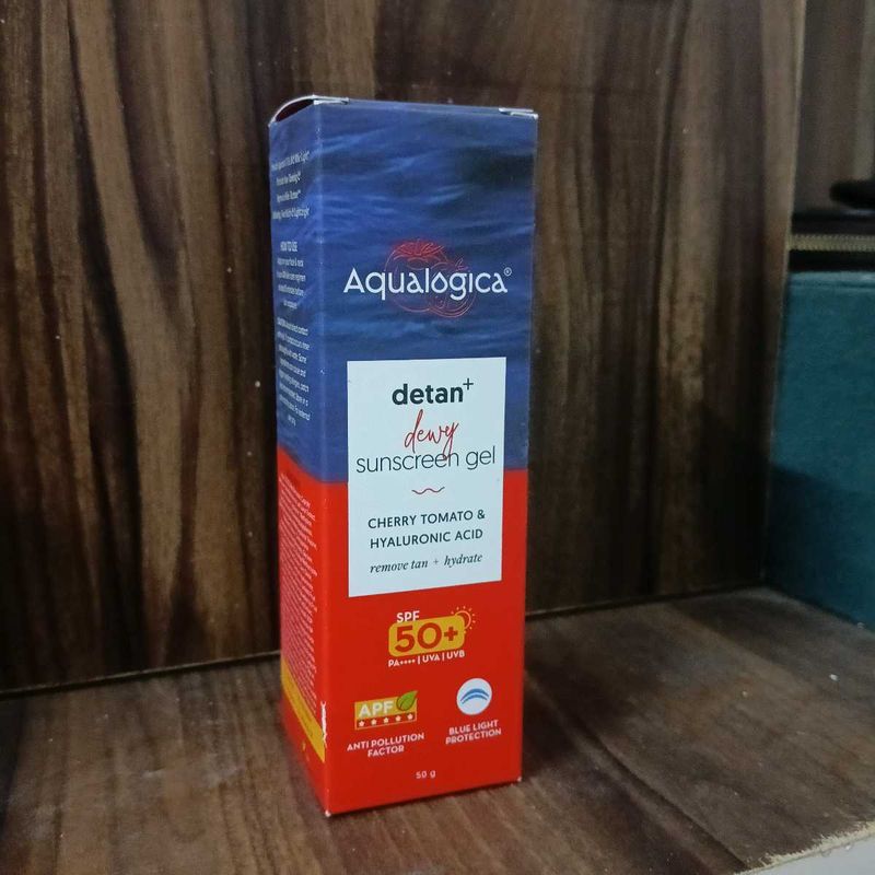 Aqualogica Dewy Sunscreen Gel SPF 50+