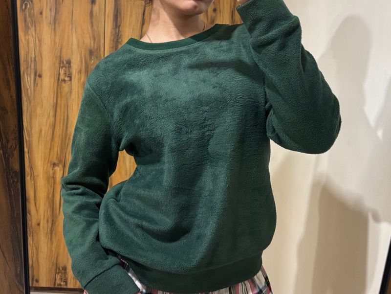 H&amp;M velvet sweatshirt size Medium