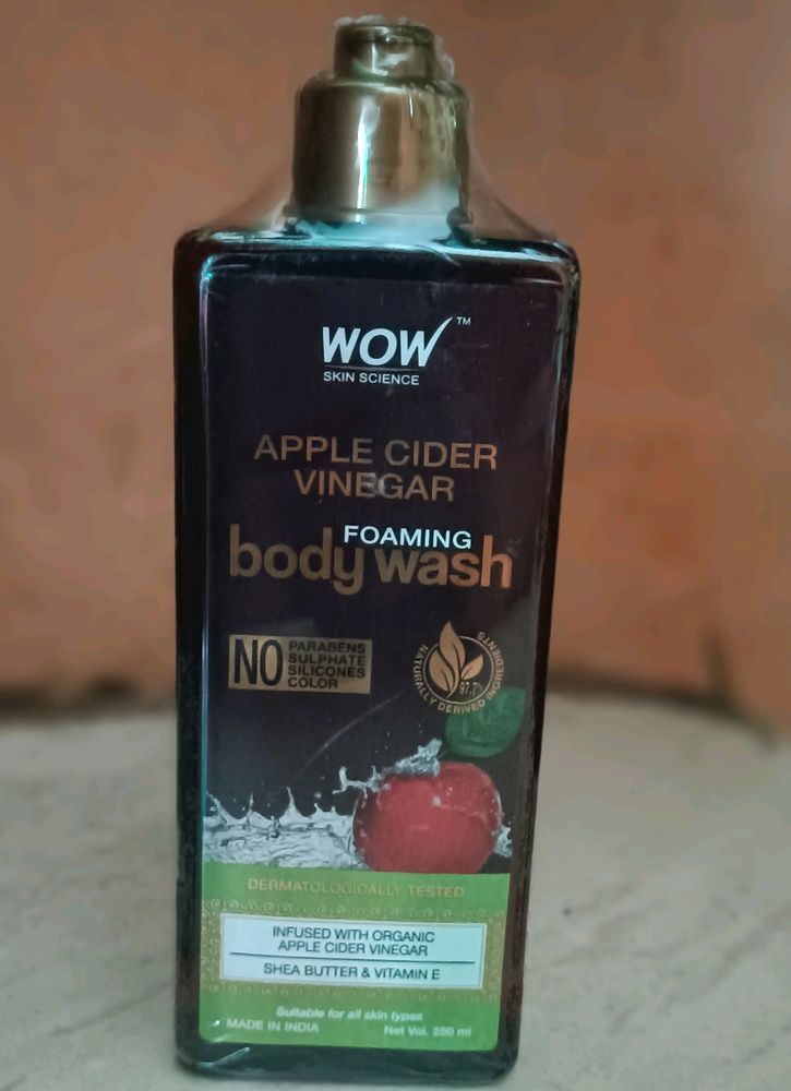 WOW SKIN SCIENCE Unisex Fomaing BODY WASH