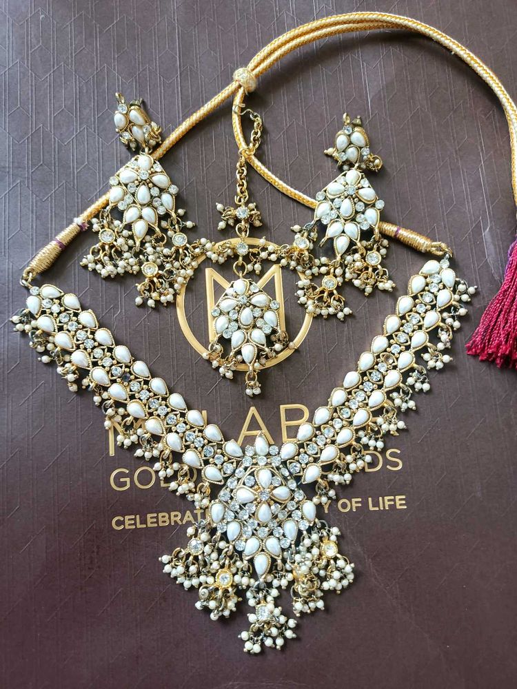 Exquisite Pearl &amp; Crystal Necklace Set