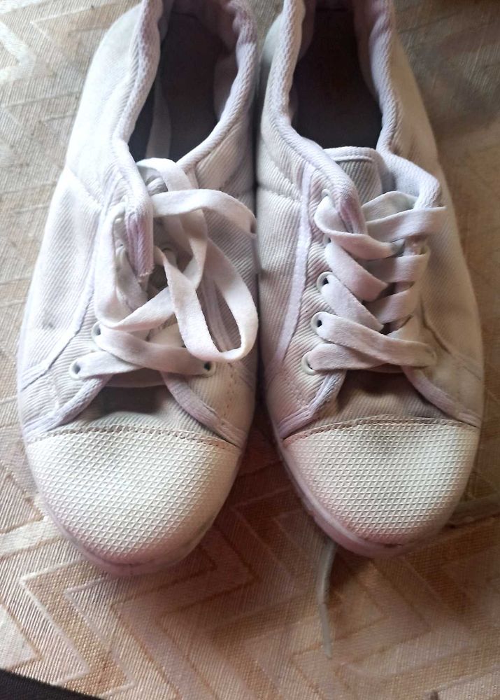 Casual White Sneakers,size 4
