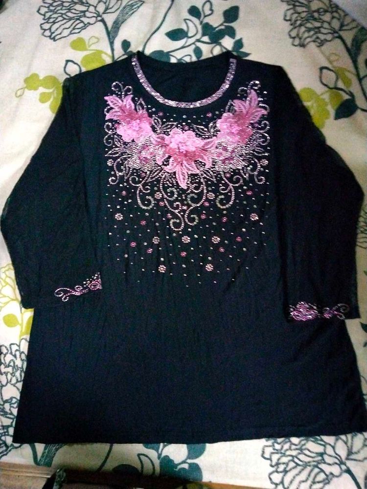 Formal Top Stones And Lace Design .