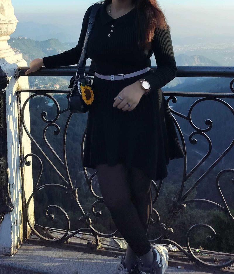 Chic Black Ribbed Knit Midi Dress