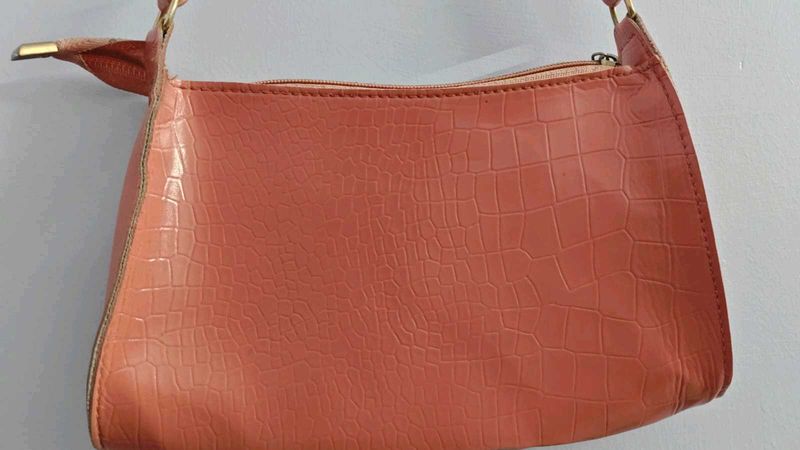 Chic Croc-Embossed Shoulder Bag