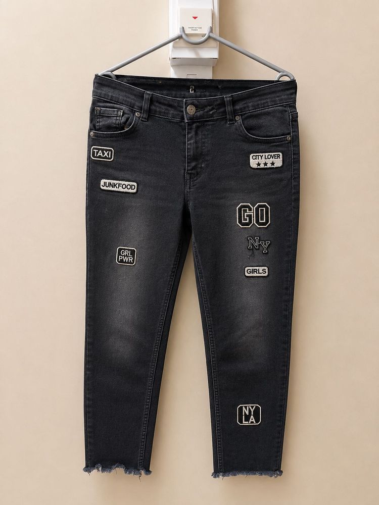 Patch Detail Cropped Jeans