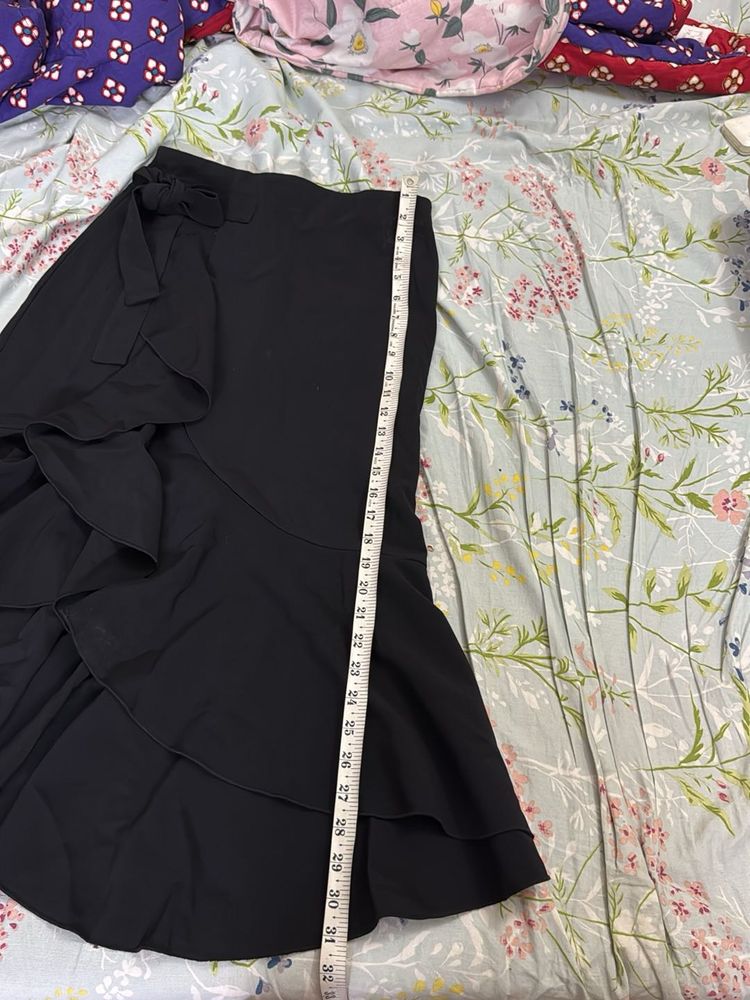 H&amp;M Black Ruffle Skirt