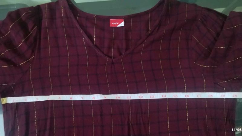 Maroon gold lurex stripe tops.