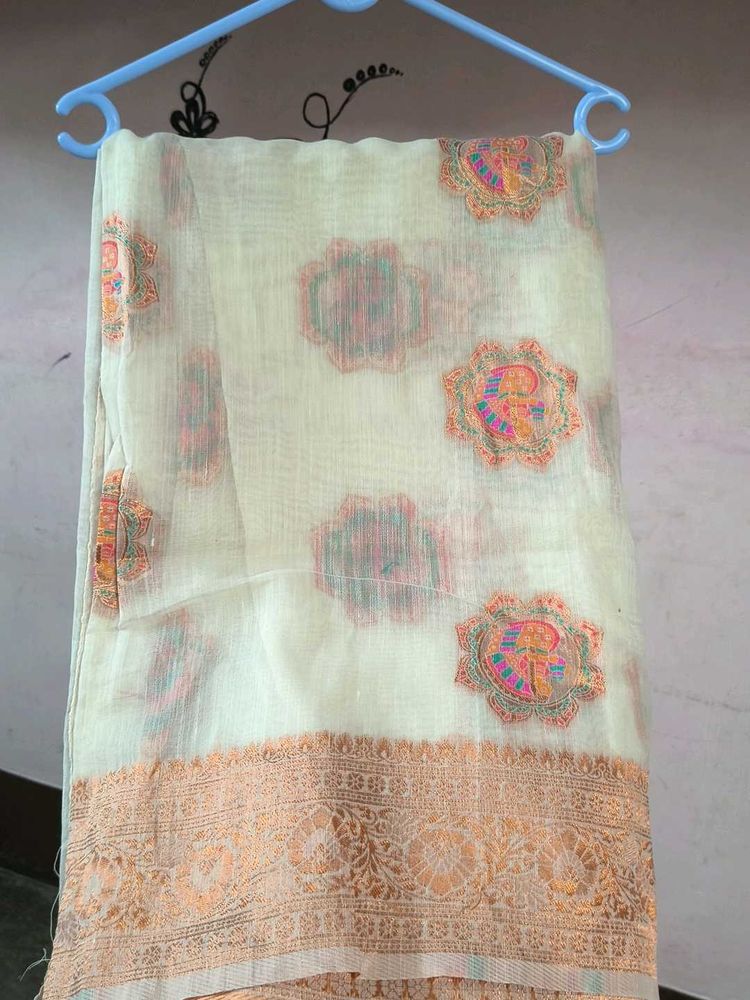Elegant Cream Saree with Floral Motifs