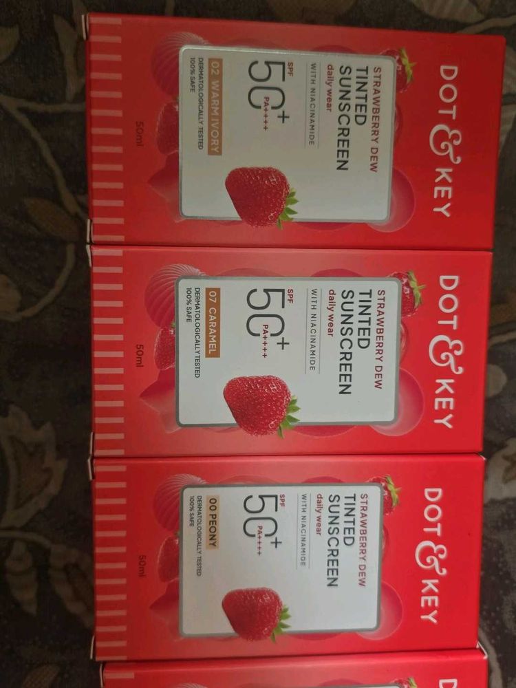 DOT &amp; KEY Tinted Sunscreen SPF 50+ ( 1)