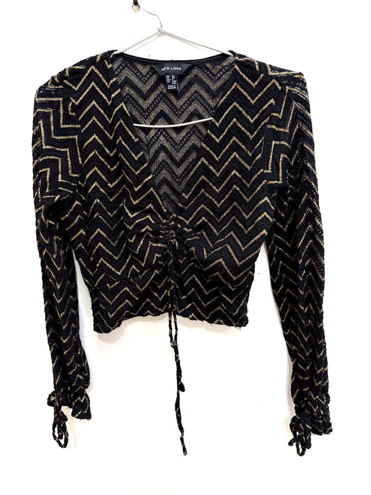 New look Chic Black &amp; Gold Zigzag Crop Top