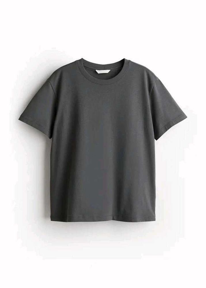 grey small tshirt