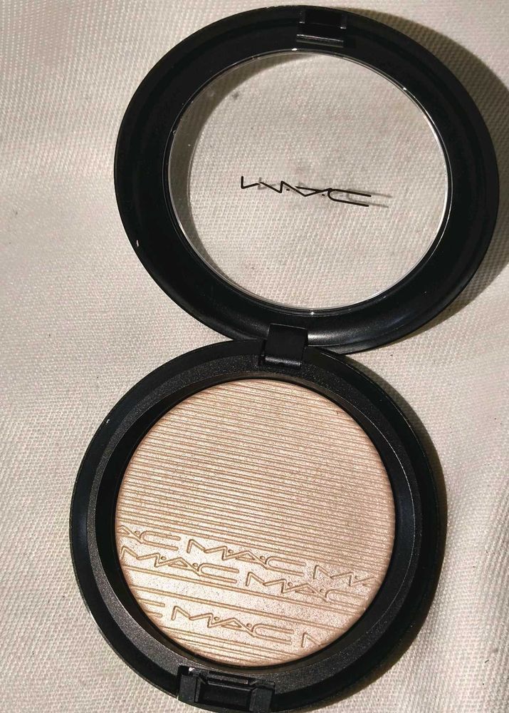 MAC Cosmetics Highlighter