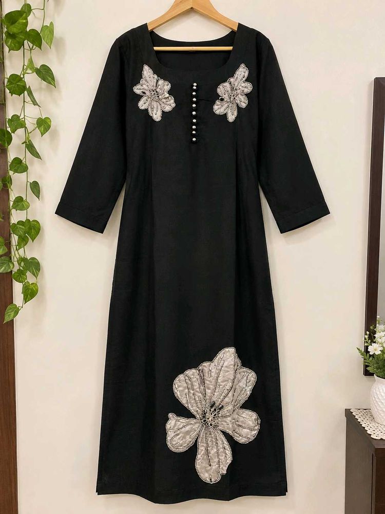 unused Elegant Black Kurta with Floral Applique