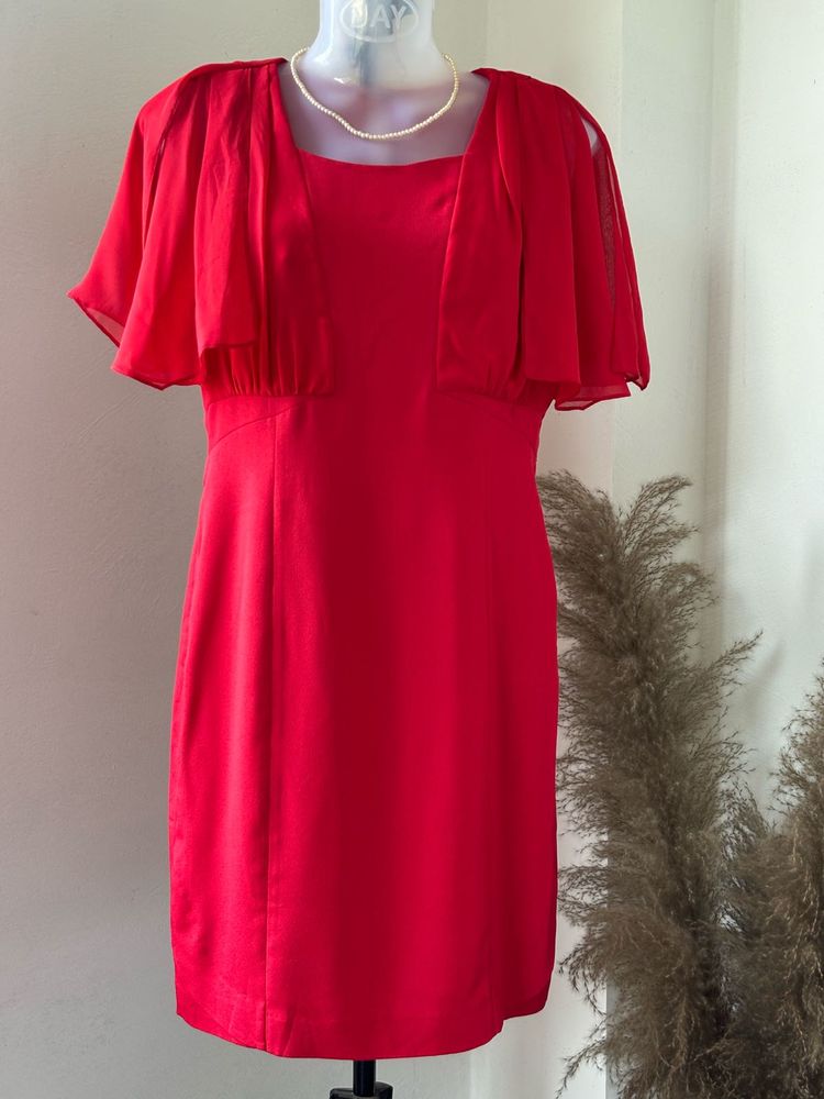 Elegant Red Short Dress with Cape Sleeves