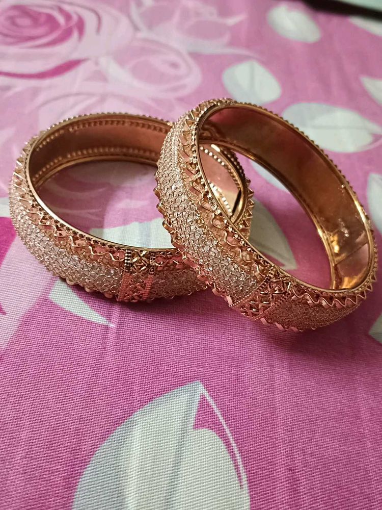 Elegant Gold-Tone Bangle Set